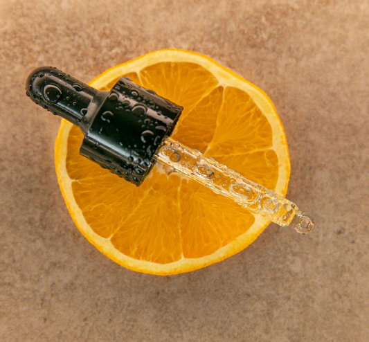 Vitamina C y Bakuchiol: cómo usarlos bien