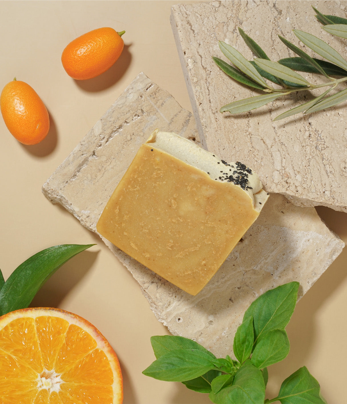 MANDALA - Jabón corporal revitalizante de aceite de oliva y zanahoria, con cúrcuma, aloe vera y esenciales de cítricos